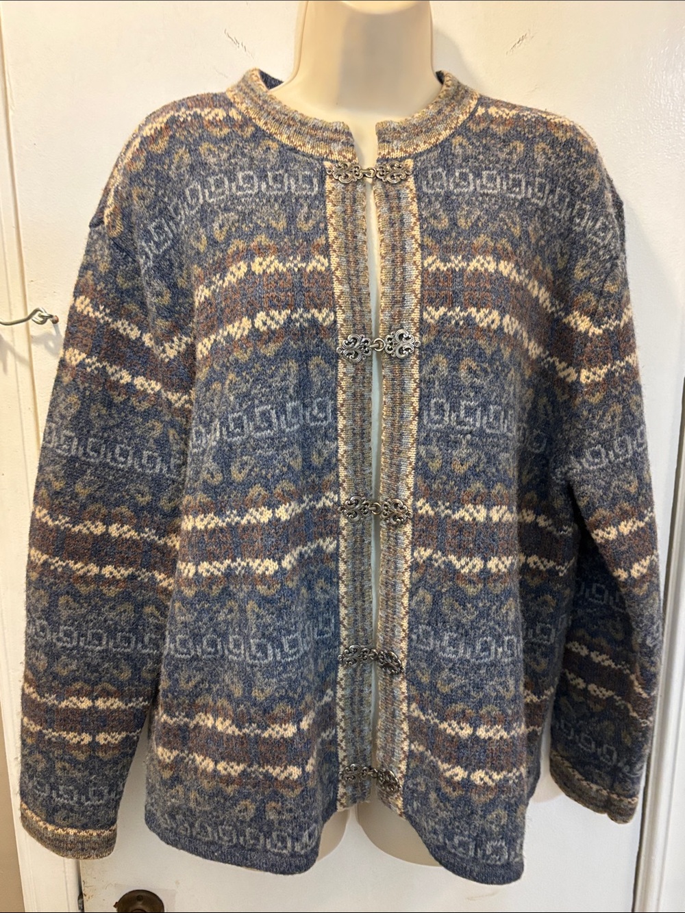 Skyr medium Wool Knit Hook-Closure cardigan sweater 26-450